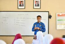 Apa yang Tidak Boleh Dilakukan Guru Berdasarkan Permendikbudristek No 67 Tahun 2024