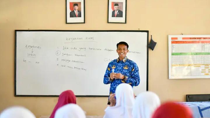 Apa yang Tidak Boleh Dilakukan Guru Berdasarkan Permendikbudristek No 67 Tahun 2024
