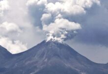 Gunung Lewotobi Laki-laki Meletus