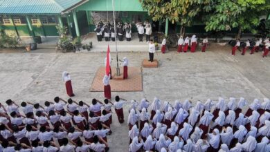 Berdasarkan Tata Upacara Bendera Yang Membedakan Upacara Hari Biasa dengan Upacara Hari Proklamasi