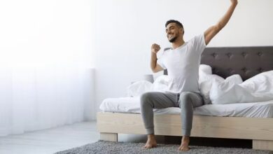 Meregangkan Badan Setelah Bangun Tidur