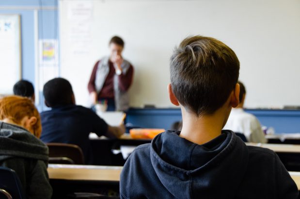 Contoh Larangan Ketika Berada di Kelas