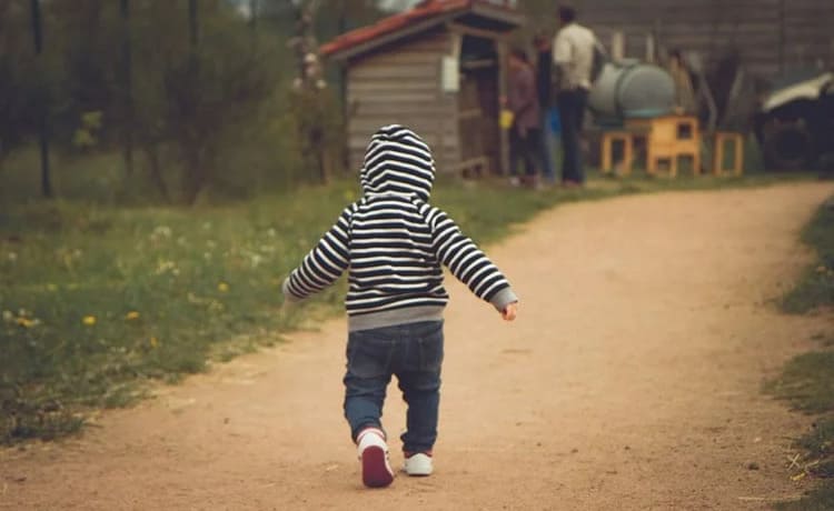 Cara Melatih Anak agar Cepat Berjalan Sendiri