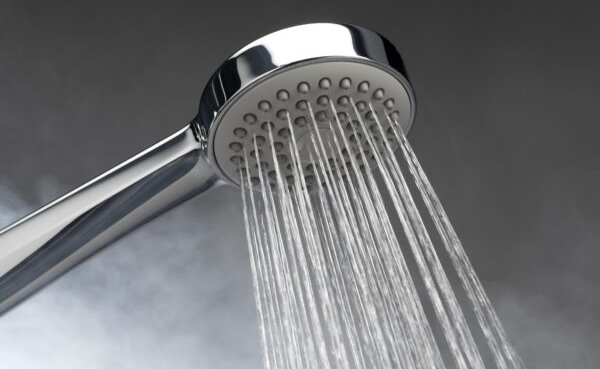 Kenapa Tidak Boleh Mandi Air Dingin Saat Demam