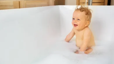 Umur Berapa Bayi Boleh Dimandikan dengan Air Dingin
