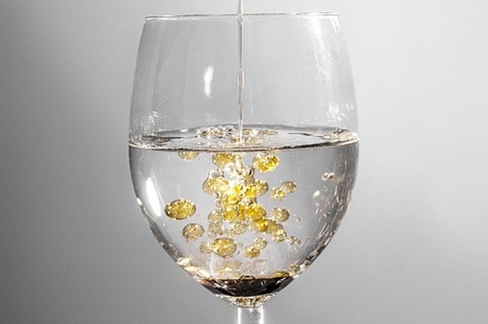 Kenapa Air dan Minyak Tidak Bisa Bersatu