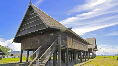 Dalam Acara Adat Anda Diminta Mengikuti Ritual Simbolis